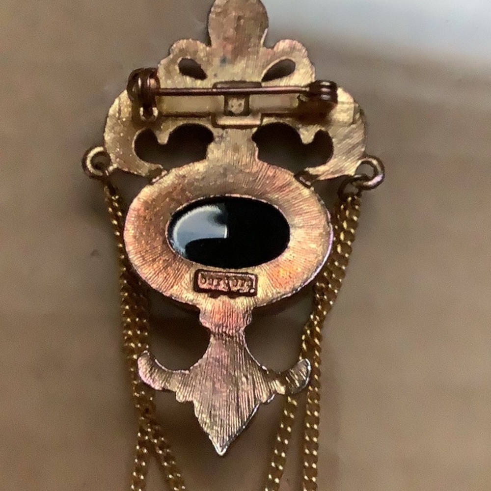 BERGERE Fleur De Lis Goldtone Brooch - Picture 3 of 3